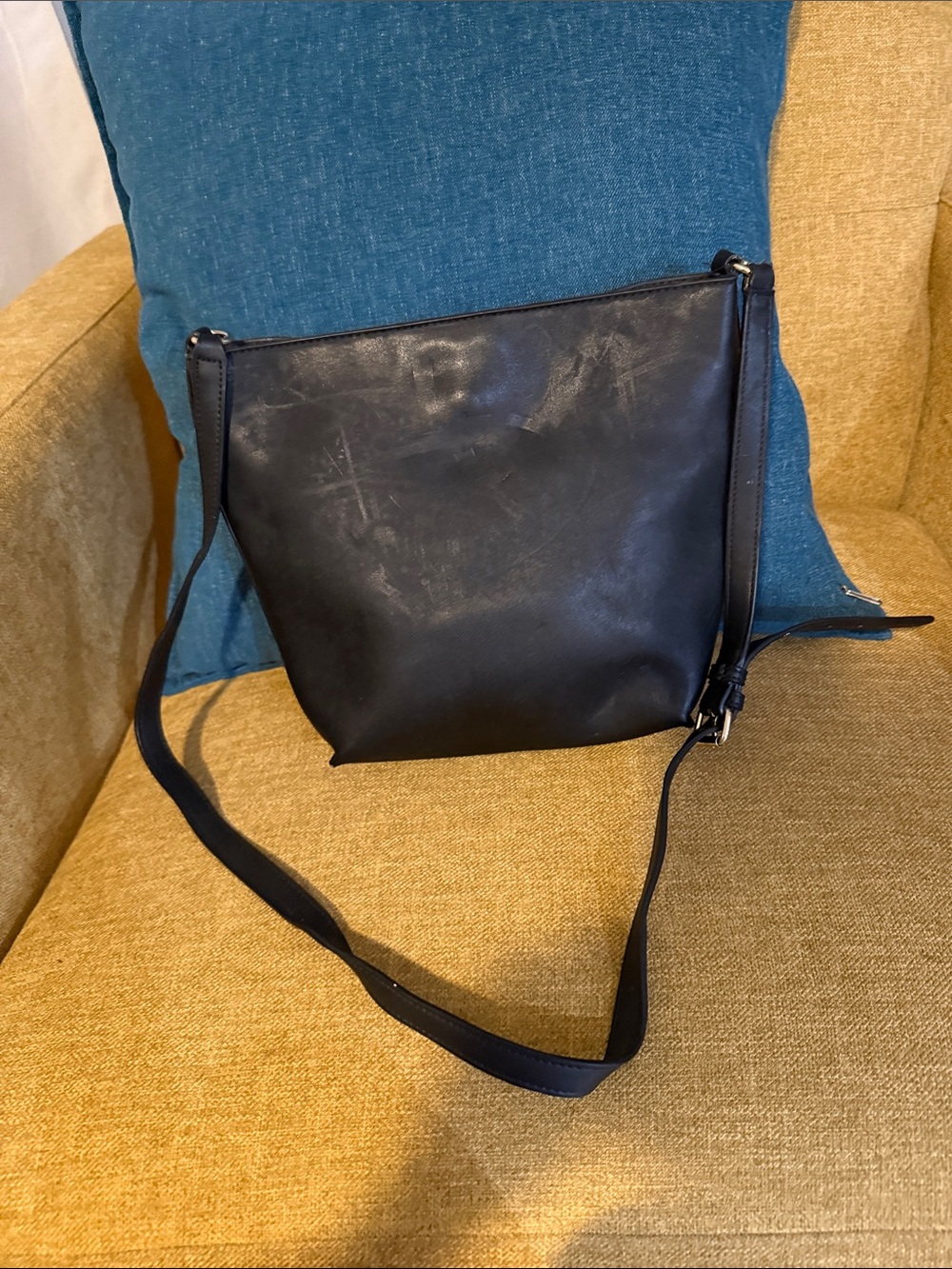 Karl Lagerfeld Black Leather Bow Crossbody Purse - Picture 3 of 4